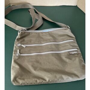 Baggallini Nylon Adjustable Crossbody Cargo Purse/Shoulder Bag **read**